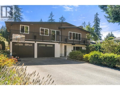 2763 VIOLET Street | North Vancouver British Columbia | Slide Image Three