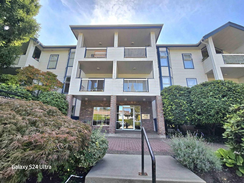 13918 72 Avenue Surrey British Columbia, V3W 0T4 - 2 Bedrooms Condo For Sale