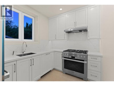 1445 SANDHURST Place | West Vancouver British Columbia | Slide Image Sixteen