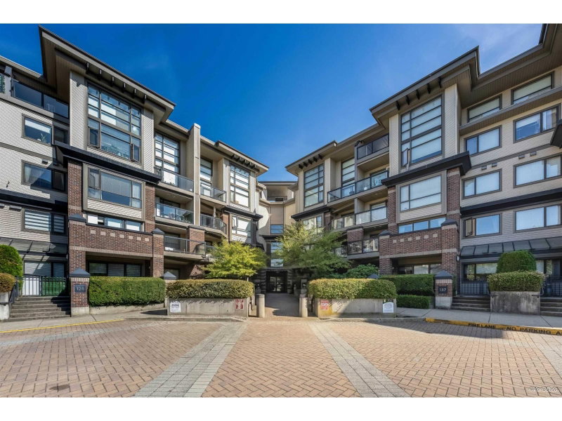 10838 CITY Parkway Surrey British Columbia, V3T 5X9 - 3 Bedrooms Condo For Sale