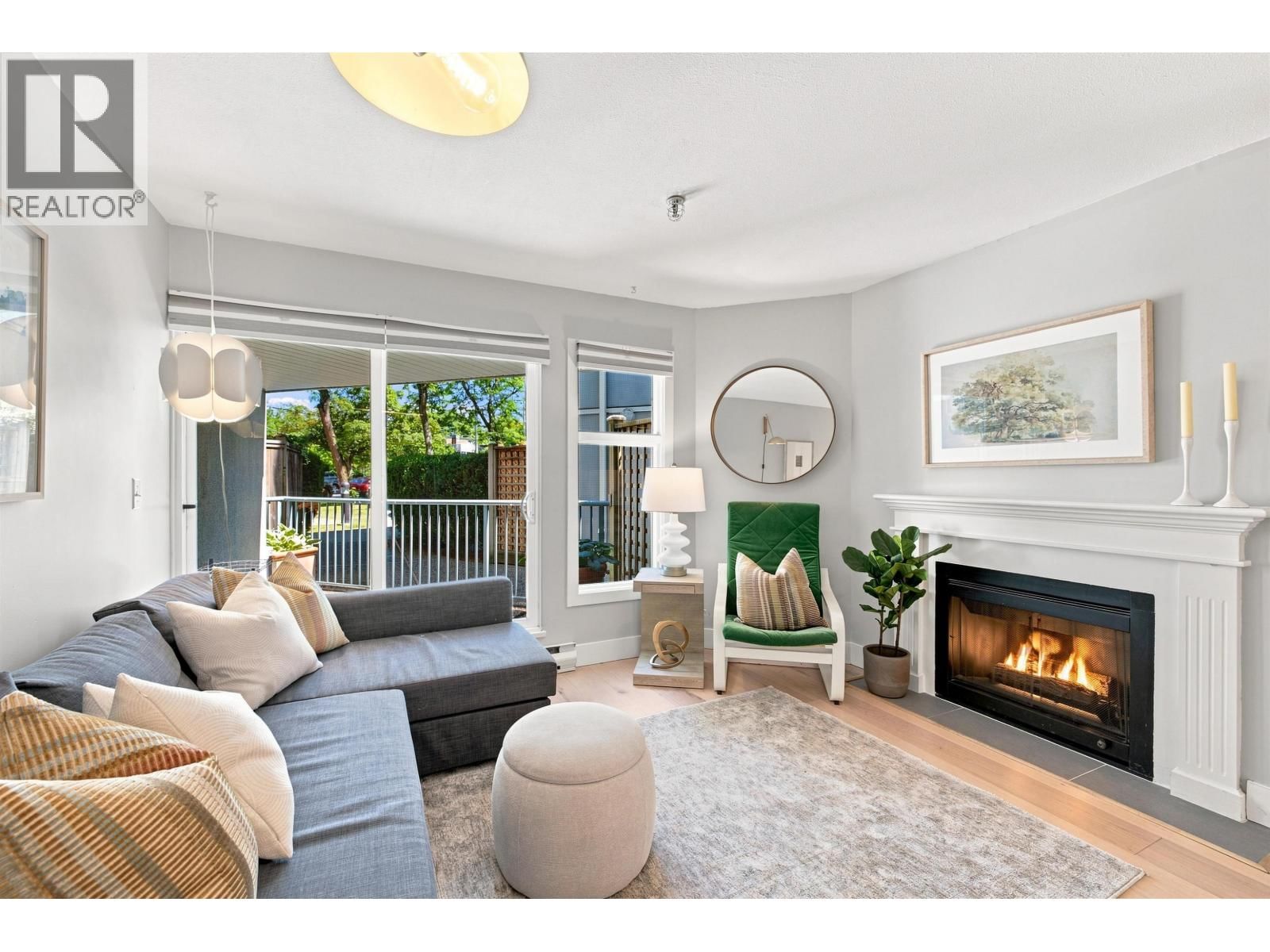 2020 8TH Avenue, Vancouver, British Columbia V6J 1W5