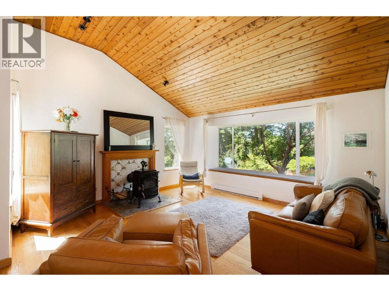 1529 WHITESAILS Drive Bowen Island British Columbia, V0N 1G2 - 3 Bedrooms Home For Sale