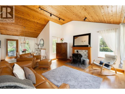 1529 WHITESAILS Drive | Bowen Island British Columbia | Slide Image Two