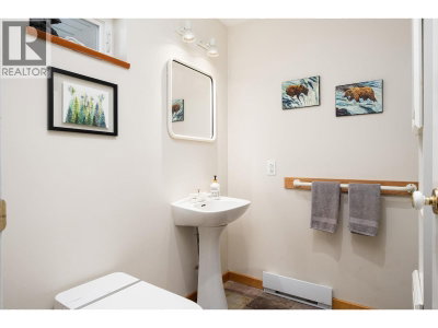 1529 WHITESAILS Drive | Bowen Island British Columbia | Slide Image Nineteen