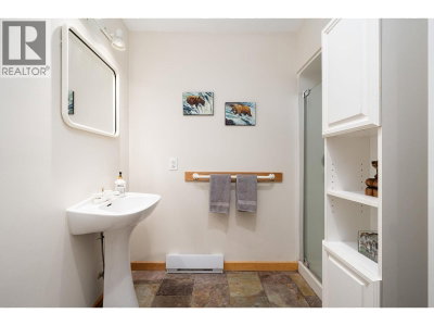 1529 WHITESAILS Drive | Bowen Island British Columbia | Slide Image Twenty