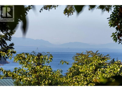 1529 WHITESAILS Drive | Bowen Island British Columbia | Slide Image Twenty-six