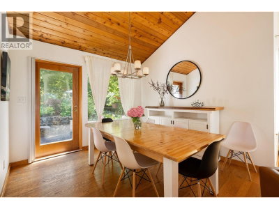 1529 WHITESAILS Drive | Bowen Island British Columbia | Slide Image Three