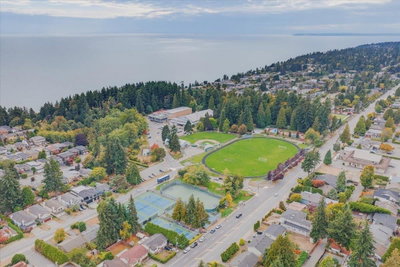 15020 NORTH BLUFF Road | White Rock British Columbia | Slide Image Twenty-four