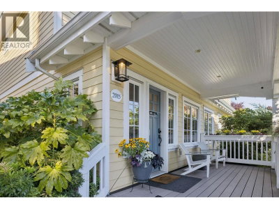 2015 ESQUIMALT Avenue | West Vancouver British Columbia | Slide Image Two