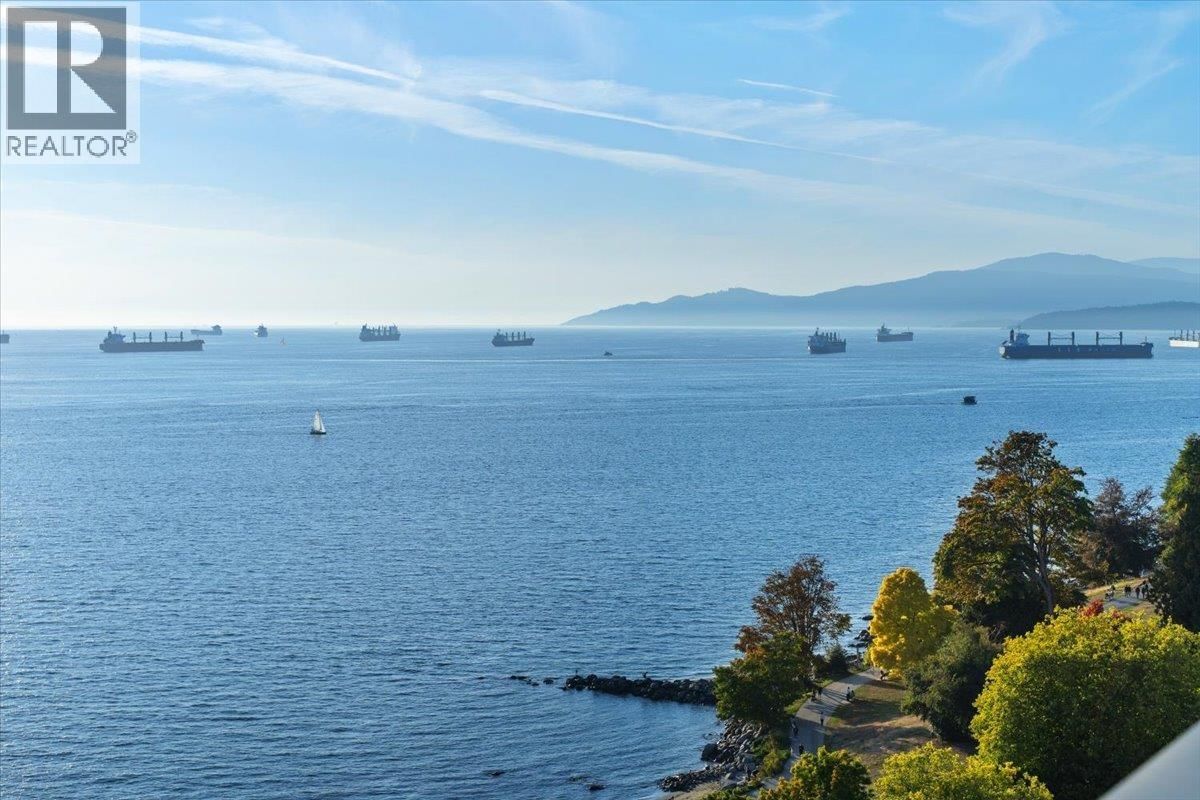 1995 BEACH Avenue, Vancouver, British Columbia V6G 2Y3
