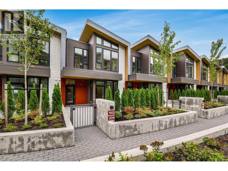 1502 SCOTT Crescent Squamish British Columbia, V8B 1G5 - 3 Bedrooms Waterfront Condo For Sale