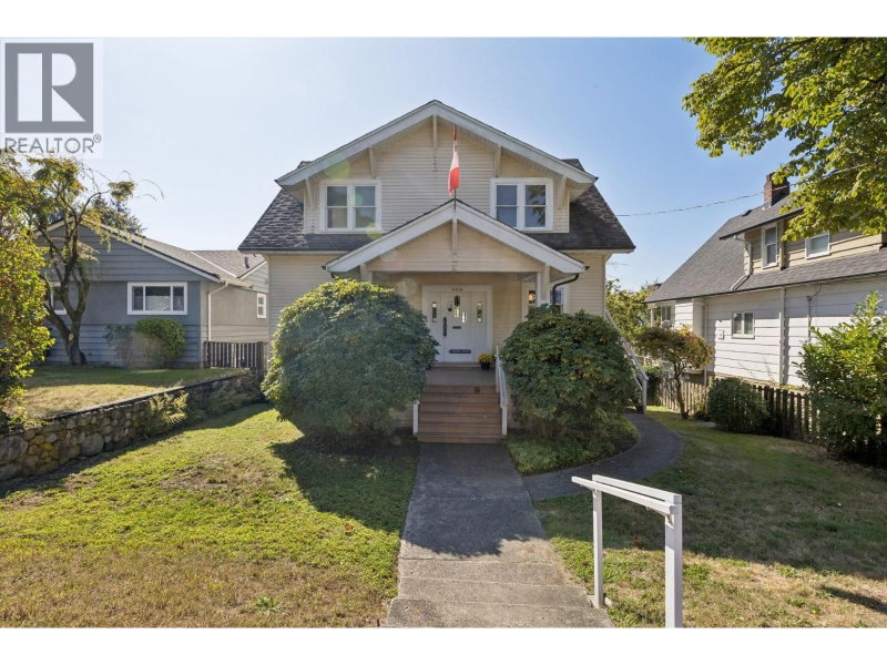 443 7TH Street North Vancouver British Columbia, V7L 1S1 - 6 Bedrooms Home For Sale