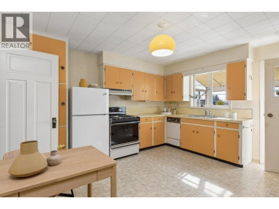 443 7TH Street | North Vancouver British Columbia | Slide Image Nine