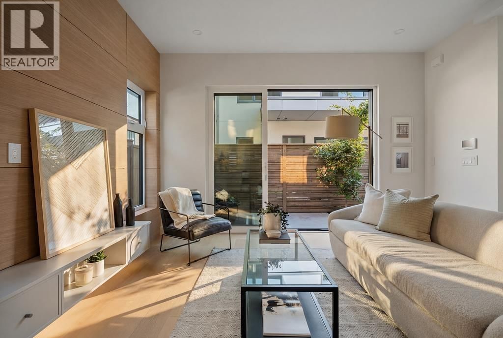 366 23RD Avenue, Vancouver, British Columbia V5V 1X5