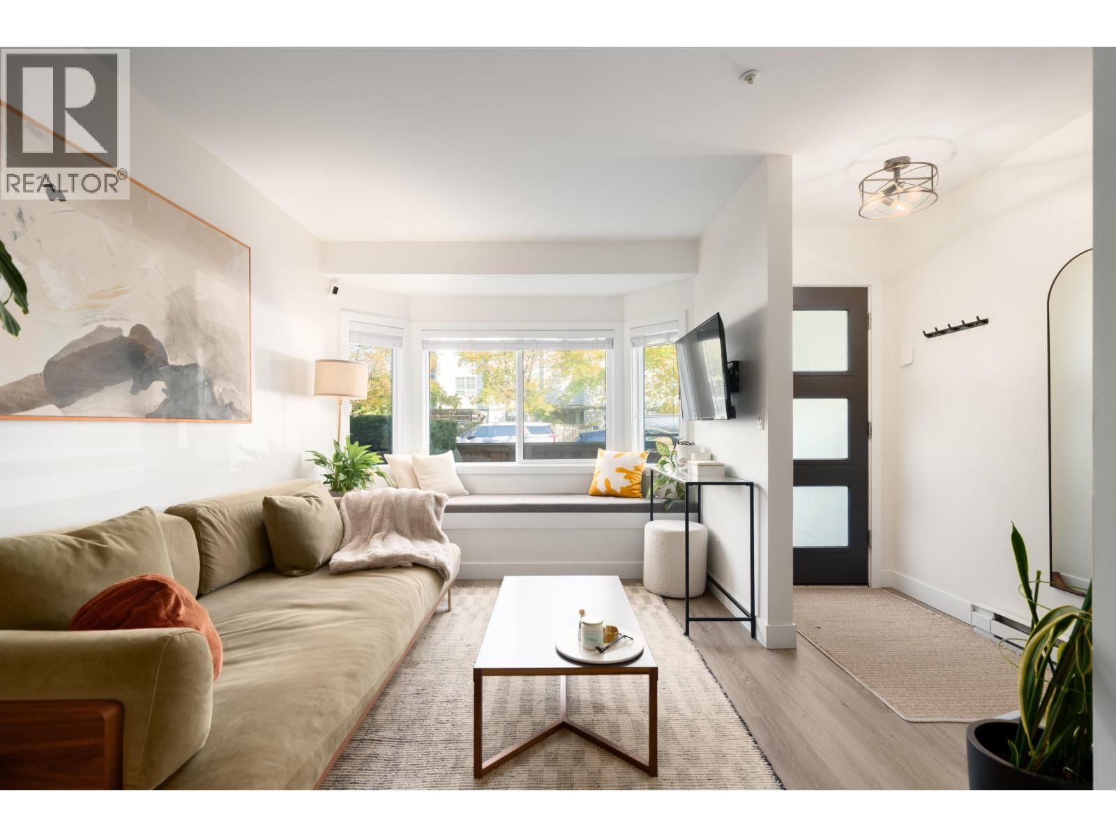 329 GARDEN Drive, Vancouver, British Columbia V5L 4Z1
