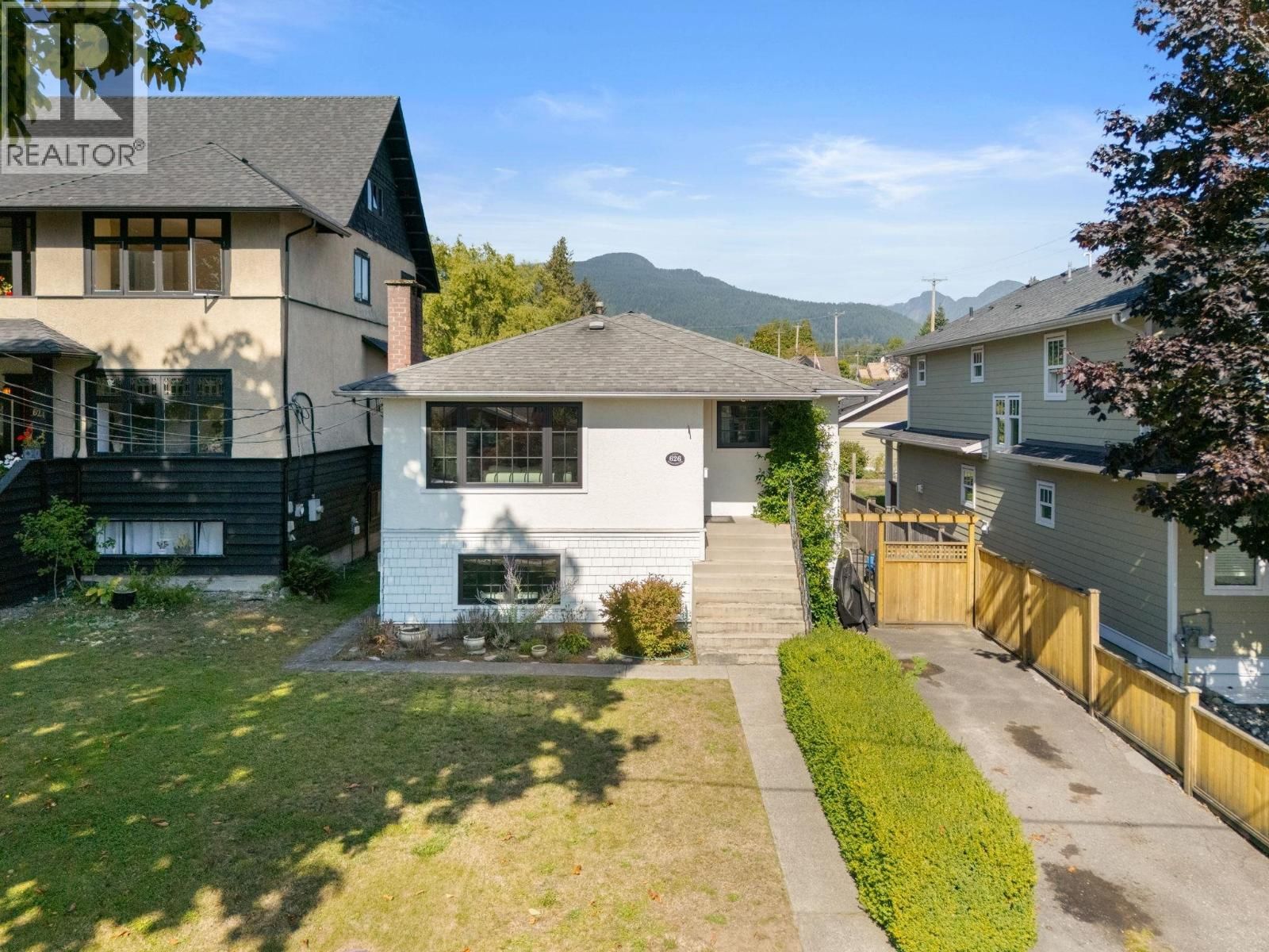 626 13TH Street, North Vancouver, British Columbia V7L 2M5