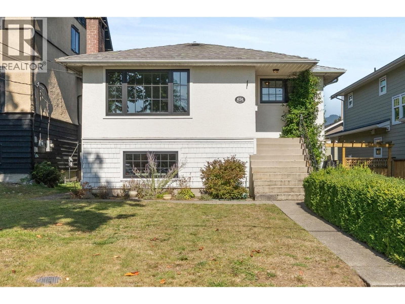 626 13TH Street North Vancouver British Columbia, V7L 2M5 - 5 Bedrooms Home For Sale