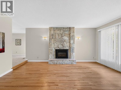 8251 COLDFALL Court | Richmond British Columbia | Slide Image Fourteen
