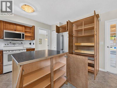 8251 COLDFALL Court | Richmond British Columbia | Slide Image Seventeen