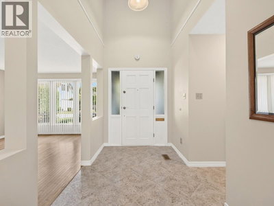 8251 COLDFALL Court | Richmond British Columbia | Slide Image Eight