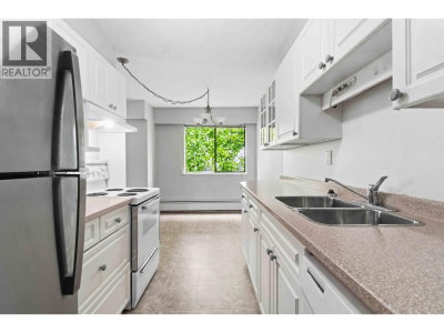 590 WHITING Way | Coquitlam British Columbia | Slide Image Eight