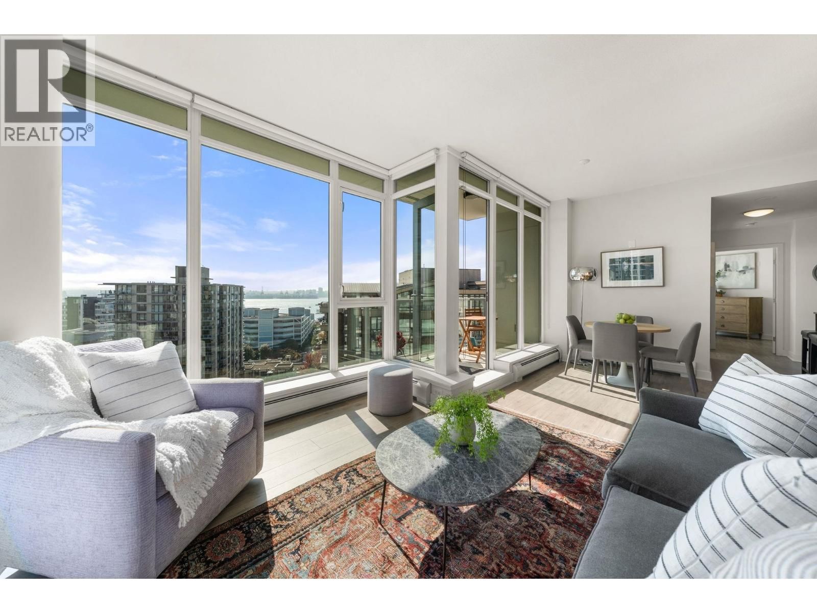 175 2ND Street, North Vancouver, British Columbia V7M 0A5