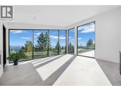 535 CRAIGMOHR Drive | West Vancouver British Columbia | Slide Image Fourteen