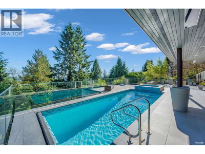 535 CRAIGMOHR Drive | West Vancouver British Columbia | Slide Image Thirty-five