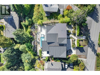 535 CRAIGMOHR Drive | West Vancouver British Columbia | Slide Image Thirty-eight