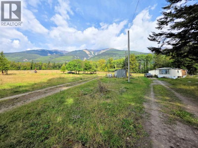 13490 BUNBURY Road | Dunster British Columbia | Slide Image Five