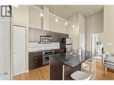 4182 DAWSON Street | Burnaby British Columbia | Slide Image Twelve