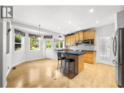 16 WILKES CREEK Drive | Port Moody British Columbia | Slide Image Seven
