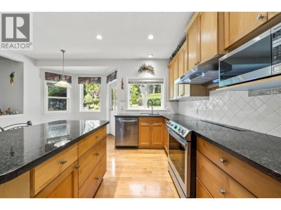 16 WILKES CREEK Drive | Port Moody British Columbia | Slide Image Nine