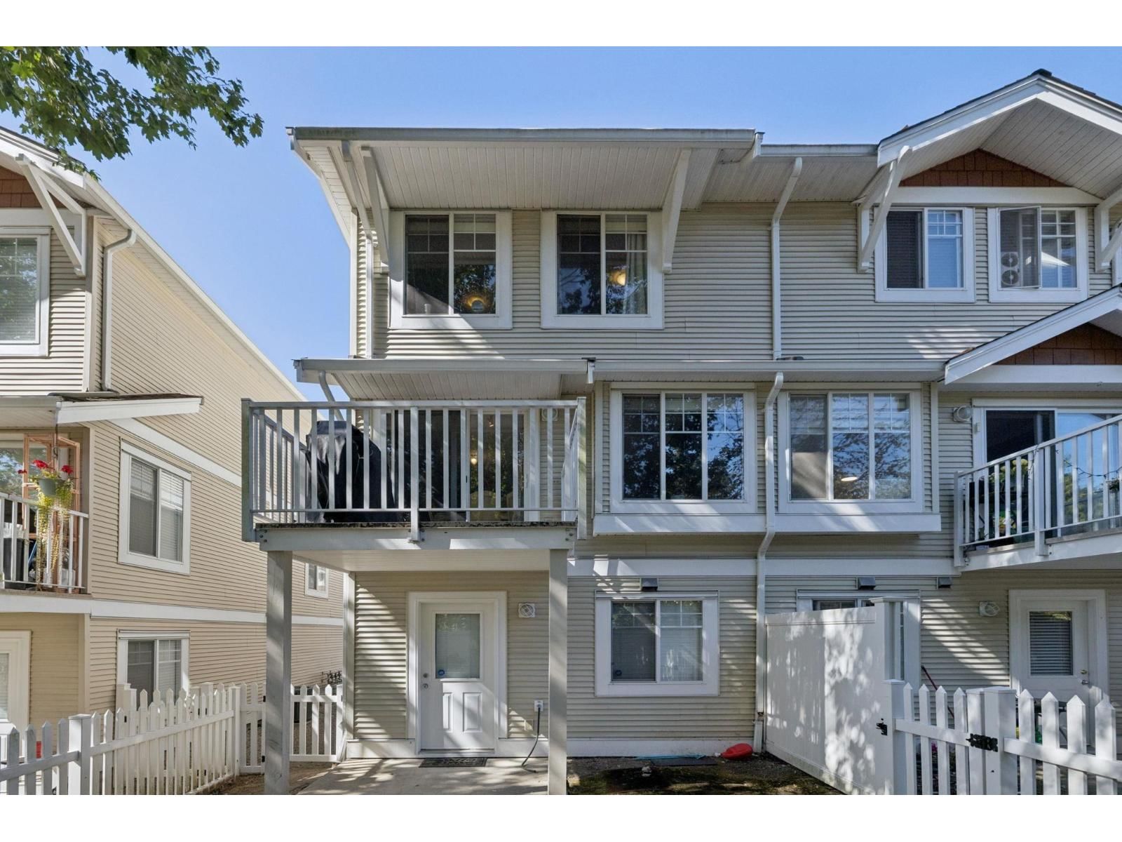 12110 75A Avenue, Surrey, British Columbia V3W 1M1