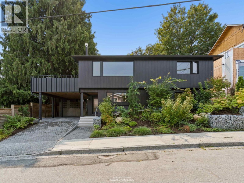 476 29TH Avenue Vancouver British Columbia, V5V 2R7 - 4 Bedrooms Home For Sale
