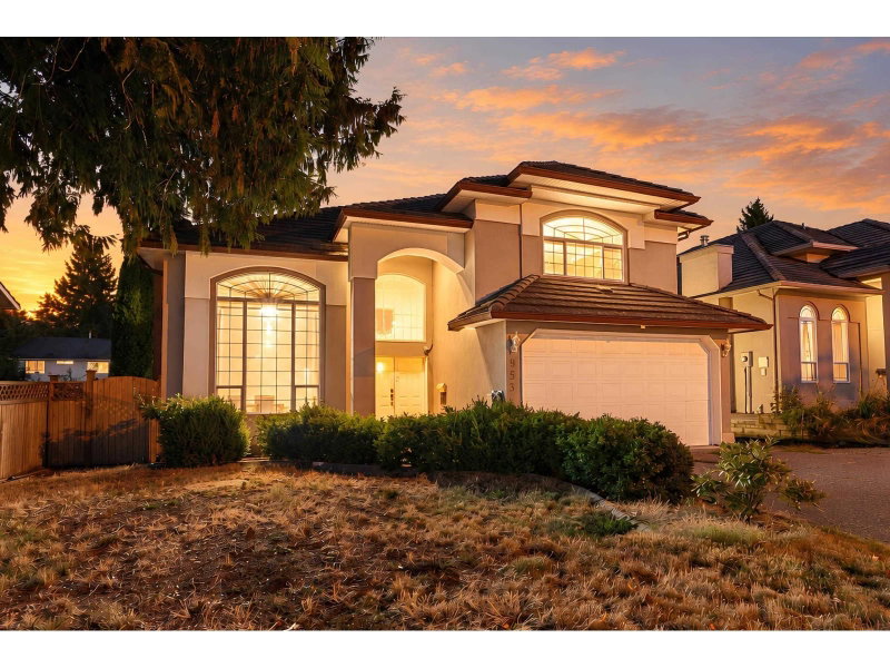 9534 124 Street Surrey British Columbia, V3V 4S4 - 8 Bedrooms Home For Sale