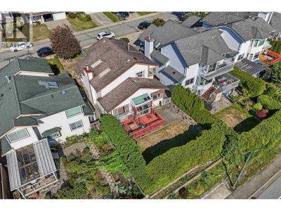 2740 WESTLAKE Drive | Coquitlam British Columbia | Slide Image Six