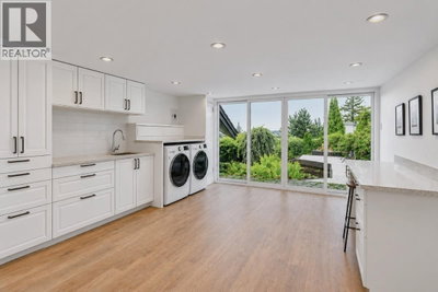 90 TIDEWATER Way | Lions Bay British Columbia | Slide Image Twenty-two