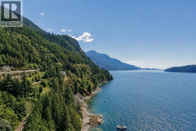 90 TIDEWATER Way | Lions Bay British Columbia | Slide Image Thirty-five