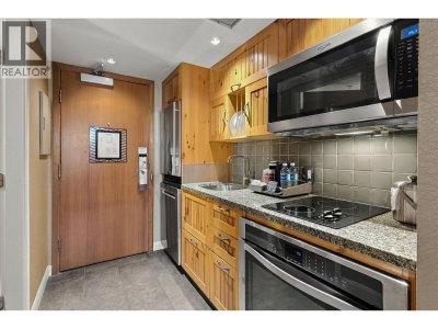 4090 WHISTLER Way | Whistler British Columbia | Slide Image Four