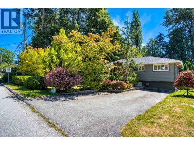 517 AILSA Avenue | Port Moody British Columbia | Slide Image Three