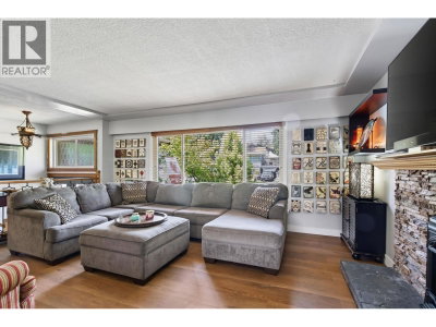 517 AILSA Avenue | Port Moody British Columbia | Slide Image Six
