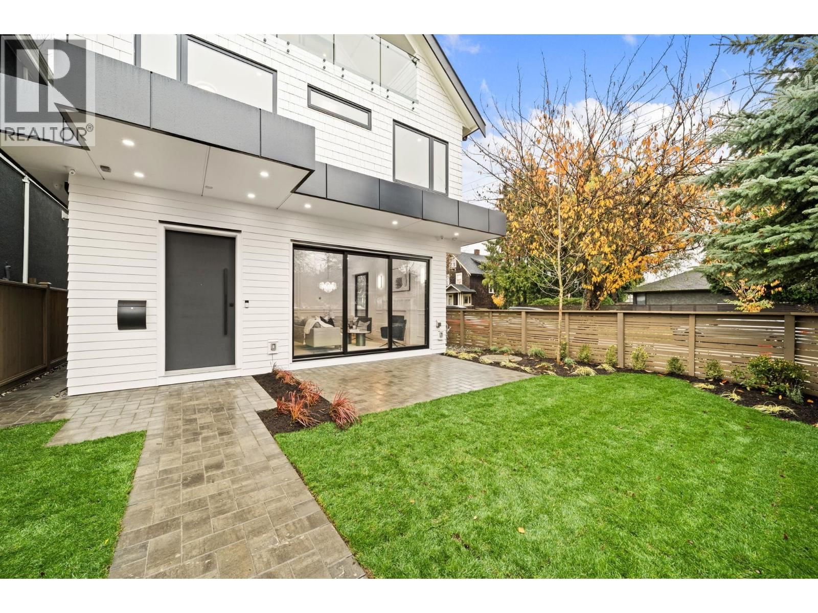 1095 14TH Avenue, Vancouver, British Columbia V5T 2P1