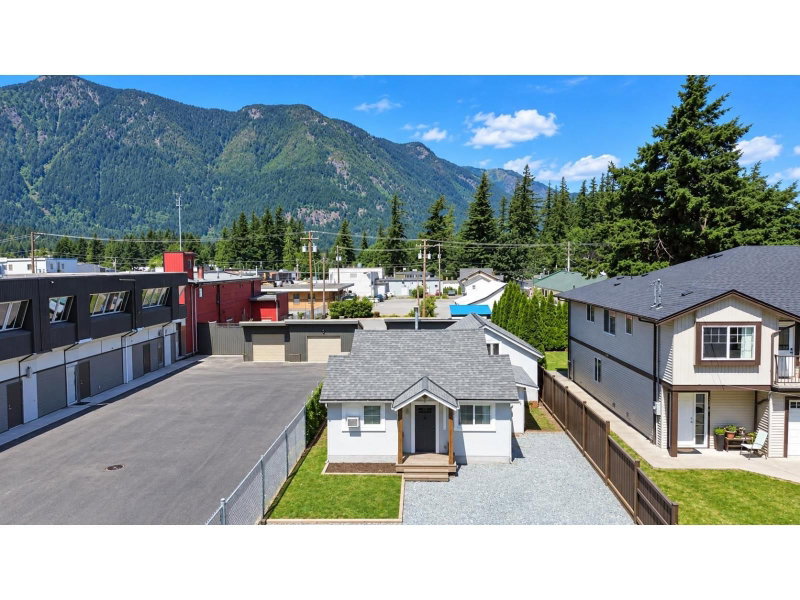 325 HUDSON BAY Street Hope British Columbia, V0X 1L0 - 3 Bedrooms Home For Sale