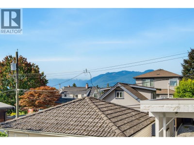 3587 TRIUMPH Street | Vancouver British Columbia | Slide Image Twenty-three