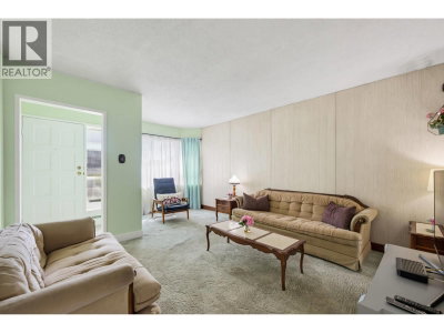 3587 TRIUMPH Street | Vancouver British Columbia | Slide Image Eight