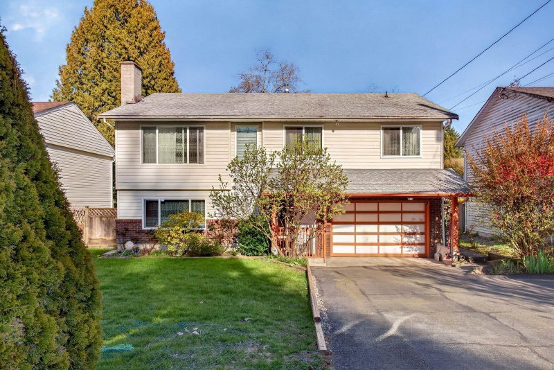 10842 144A Street Surrey British Columbia, V3R 3R1 - 5 Bedrooms Home For Sale