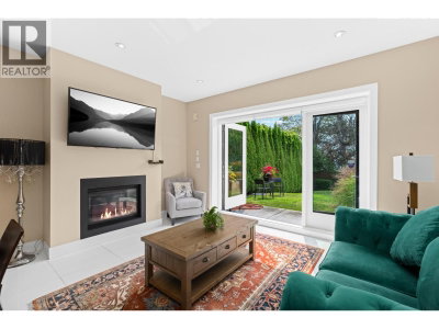 2512 PALMERSTON Avenue | West Vancouver British Columbia | Slide Image Thirty-two