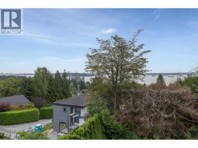 2512 PALMERSTON Avenue | West Vancouver British Columbia | Slide Image Four