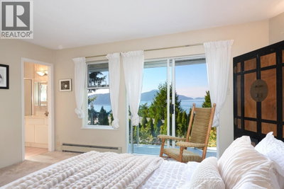 25 TIDEWATER Way | Lions Bay British Columbia | Slide Image Twelve